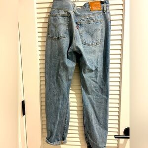 Levis barely worn ripped jeans